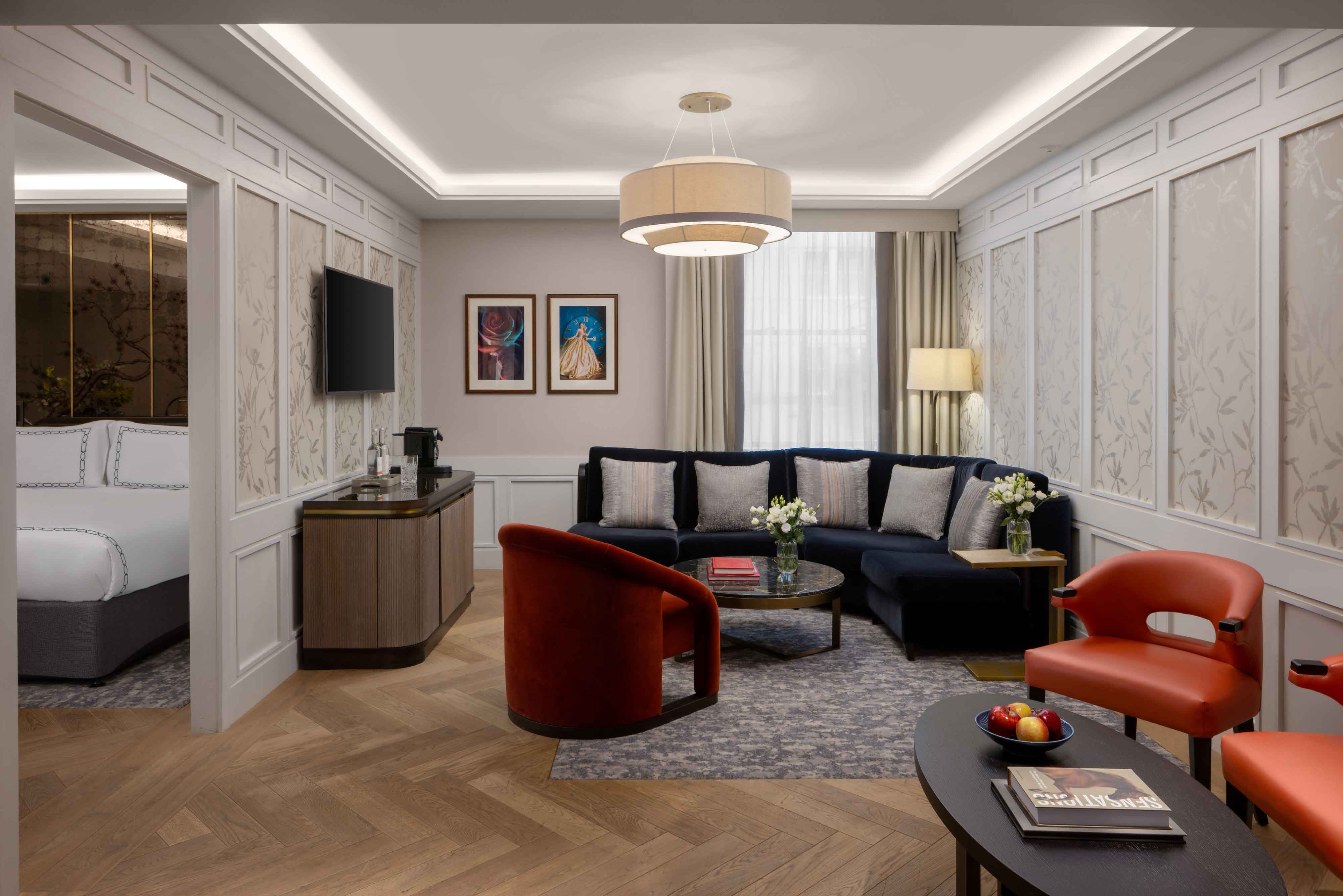 rooms-family-suite-lounge