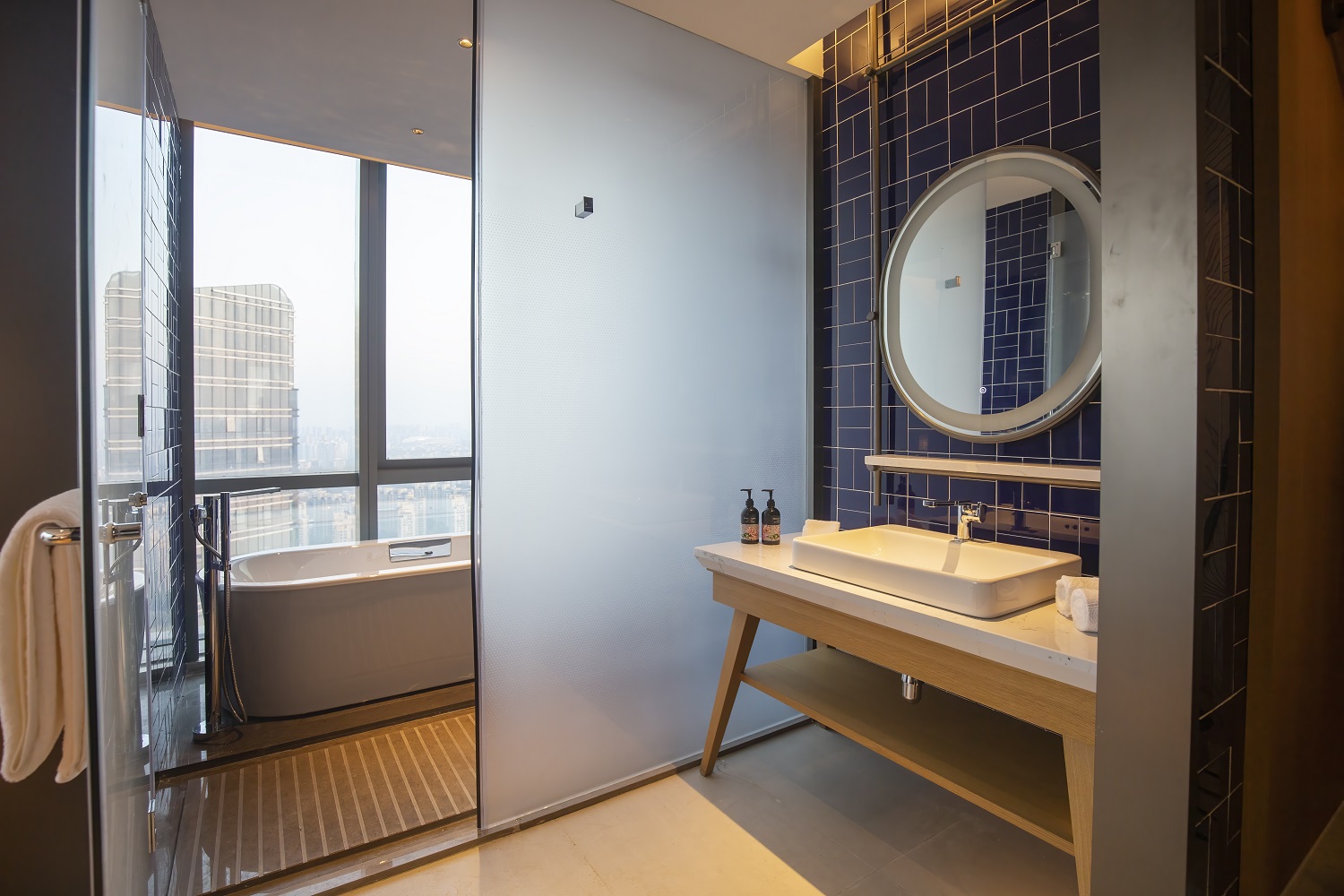 MSocial Suzhou - Stylish Suite 3